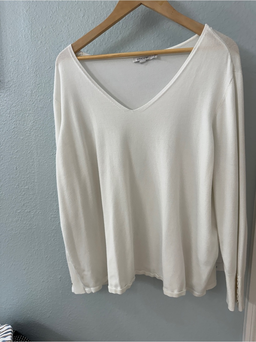 Chico's Ivory V-Neck Long Sleeve Top